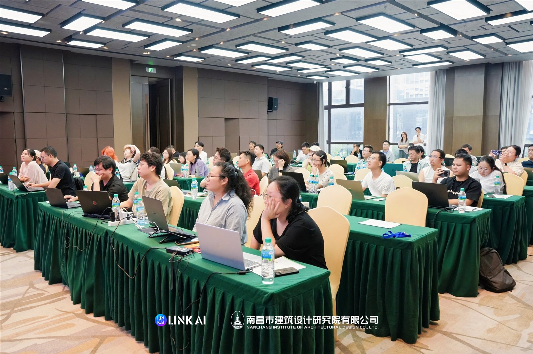 多人同步實作的專業課堂